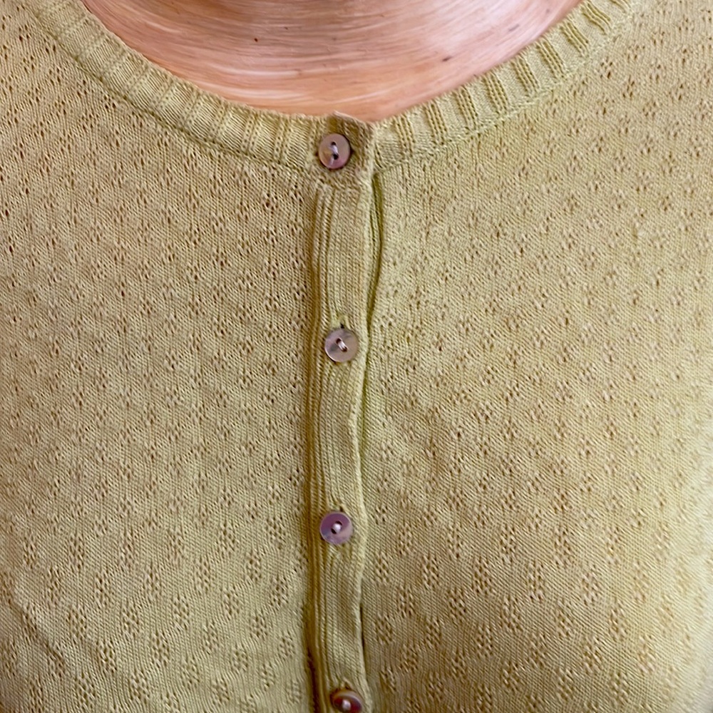 🔴 DKNY City soft lime green button down 3/4 sleeve cardigan. - Picture 2 of 5